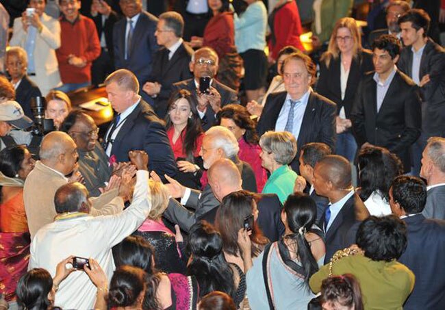 पेरिस में UNESCO हॉल में लगे 'जय हिंद' के नारे