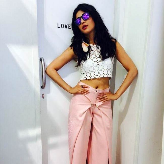 क्रॉप स्टाइल में श्रुति कर रही हैं 'गब्बर इज बैक' को प्रमोट