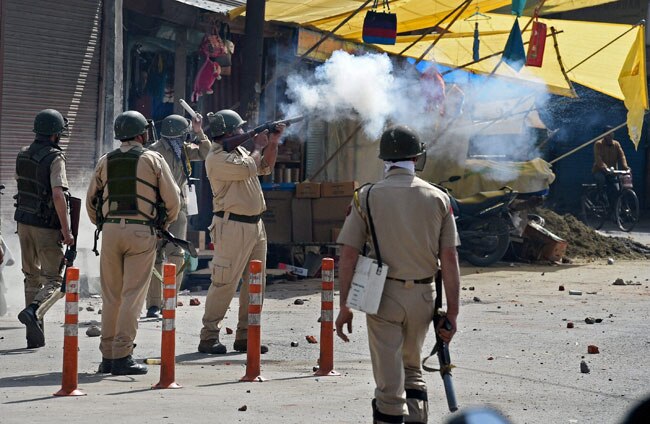 कश्मीर घाटी के अमन को लग गई किसकी नजर...