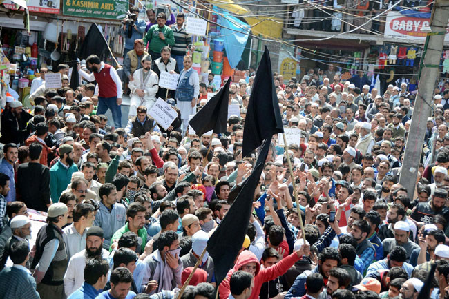 कश्मीर घाटी के अमन को लग गई किसकी नजर...