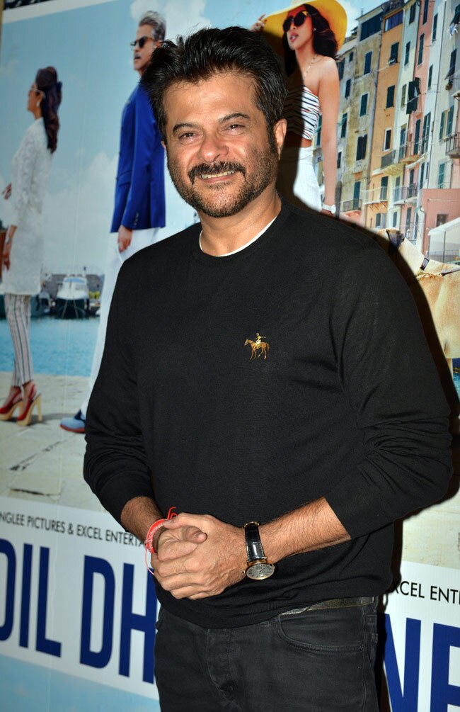 'दिल धड़कने दो' के ट्रेलर की स्क्रीनिंग पर जुटे सितारे...