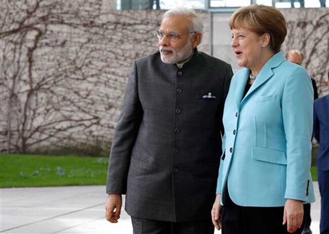 बैंड की धुन पर बर्लिन में PM मोदी का स्वागत