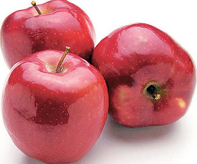 ये पांच फल चमकाएंगे आपके दांत