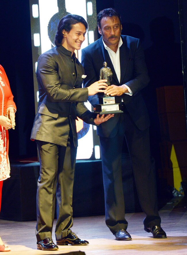 अवॉर्ड समारोह में शाहरुख संग थिरके अमर सिंह