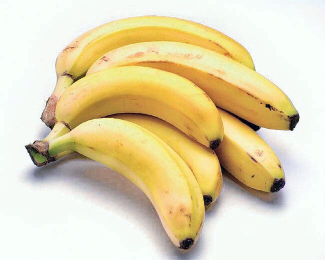 ये पांच फल चमकाएंगे आपके दांत