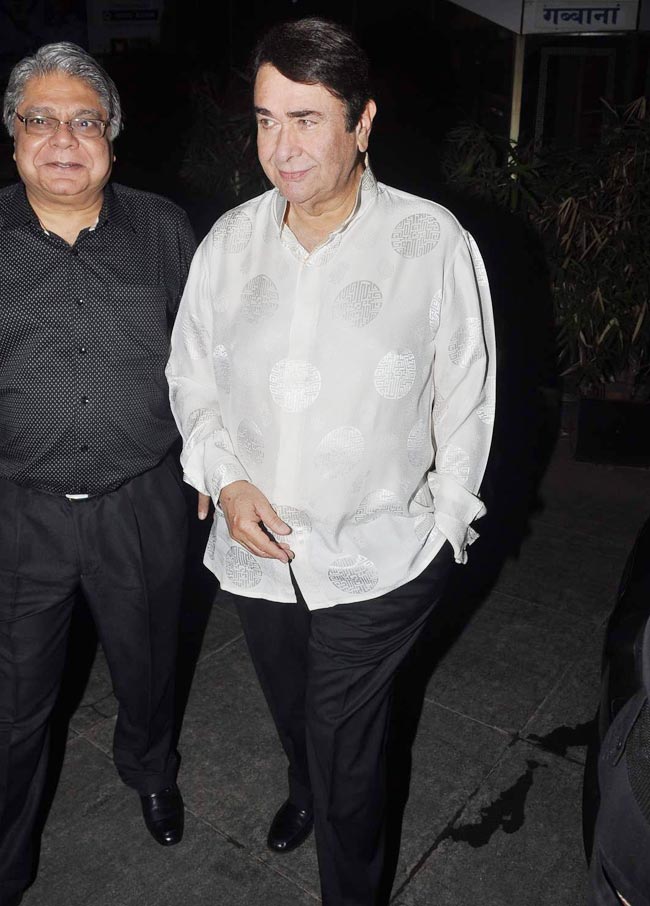 करीना-करिश्मा ने सैफ संग मनाया मां का बर्थडे