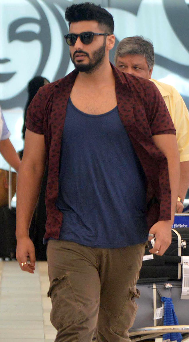 एयरपोर्ट पर कैमरे में कैद हुए सितारे