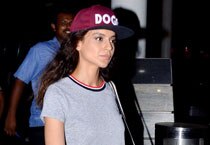 Celeb spotted: देखि‍ए दीपिका और कंगना का सिंपल लुक