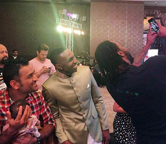 साक्षी धोनी ने शेयर की बेटी जिवा की नई तस्वीरें...