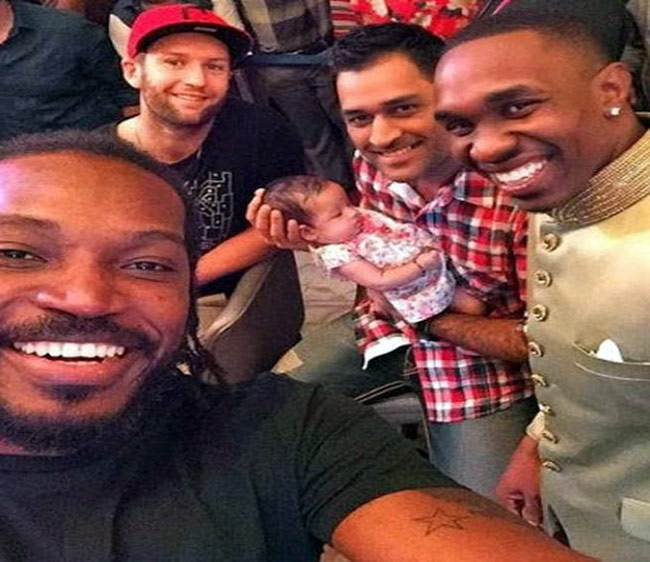 साक्षी धोनी ने शेयर की बेटी जिवा की नई तस्वीरें...