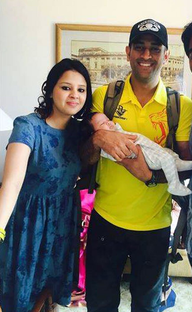 साक्षी धोनी ने शेयर की बेटी जिवा की नई तस्वीरें...