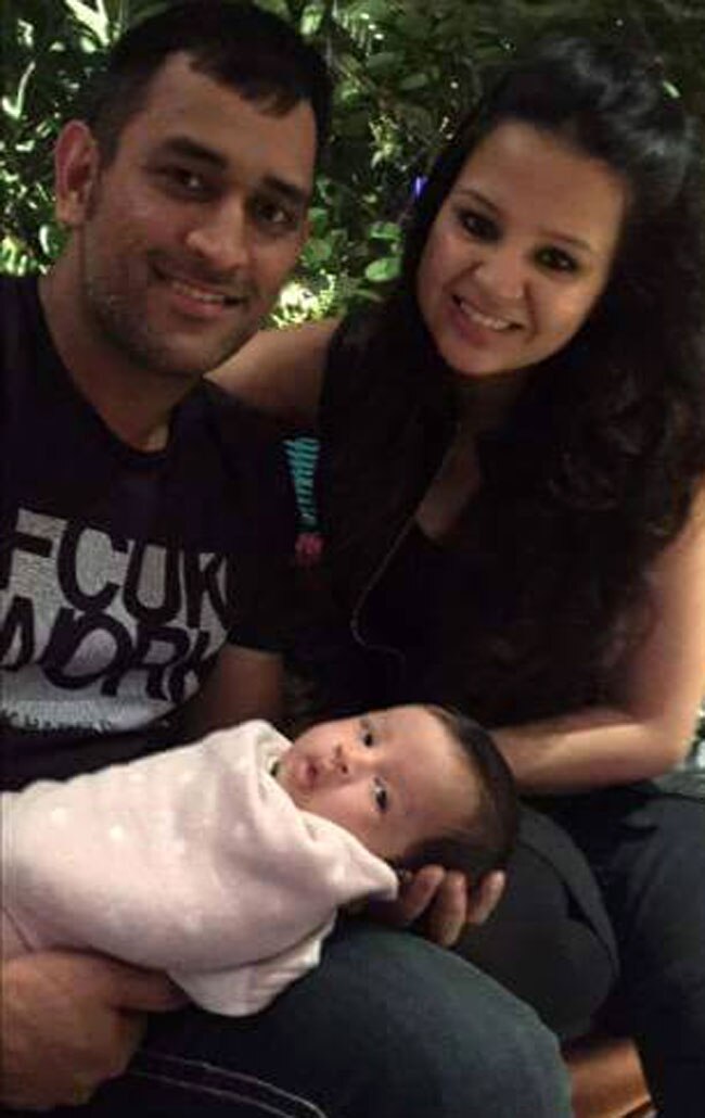 साक्षी धोनी ने शेयर की बेटी जिवा की नई तस्वीरें...