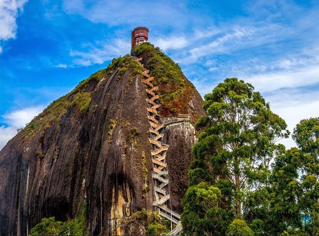 दुनिया की 10 अनोखी और शानदार सीढ़ियां...