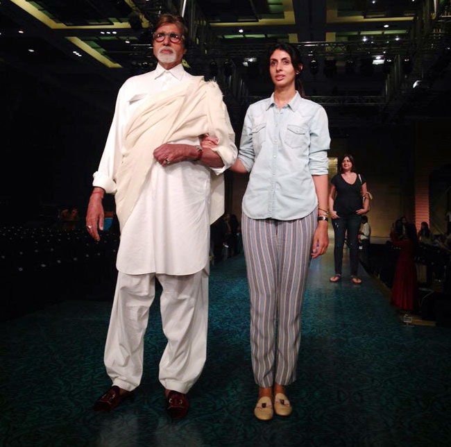 बेटियों की खातिर रैंप पर उतरे सेलिब्रिटी पैरेंट्स