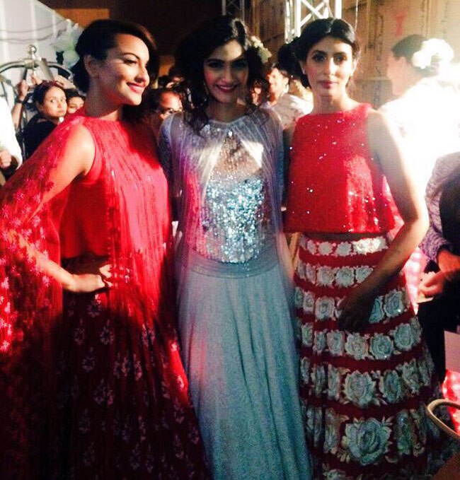 बेटियों की खातिर रैंप पर उतरे सेलिब्रिटी पैरेंट्स