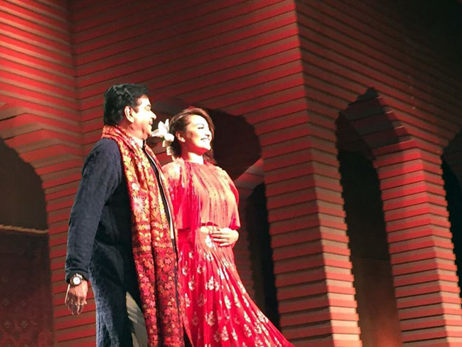 बेटियों की खातिर रैंप पर उतरे सेलिब्रिटी पैरेंट्स