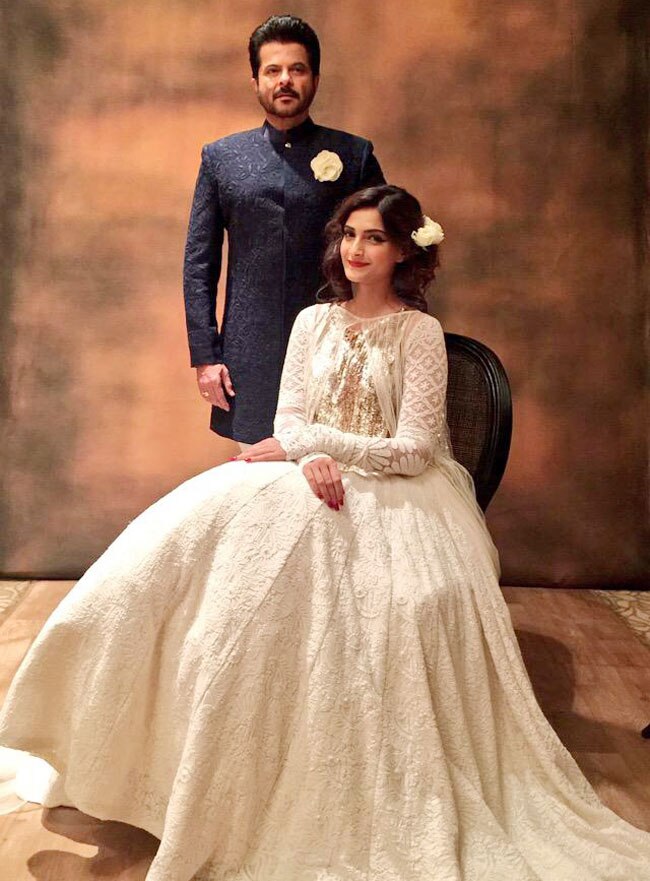 बेटियों की खातिर रैंप पर उतरे सेलिब्रिटी पैरेंट्स