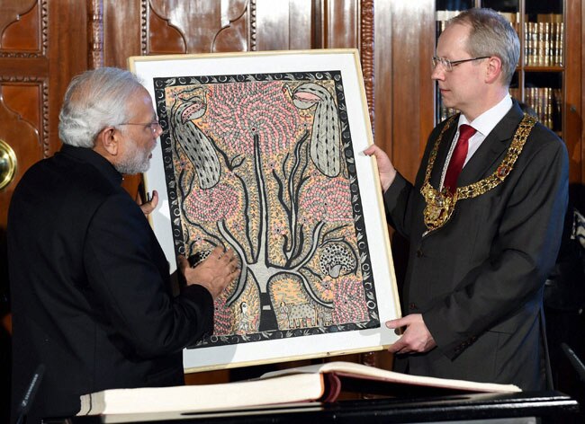 जर्मनी के हैनोवर मेले में PM मोदी का खास अंदाज