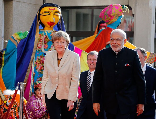 जर्मनी के हैनोवर मेले में PM मोदी का खास अंदाज