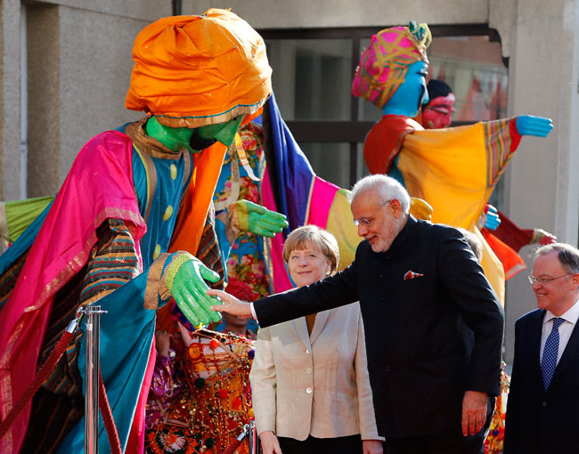 जर्मनी के हैनोवर मेले में PM मोदी का खास अंदाज
