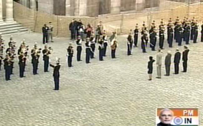 फ्रांस यात्रा पर PM मोदी का भव्य स्वागत