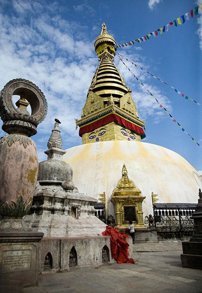 भूकंप के बाद कुछ नहीं बचा काठमांडू में