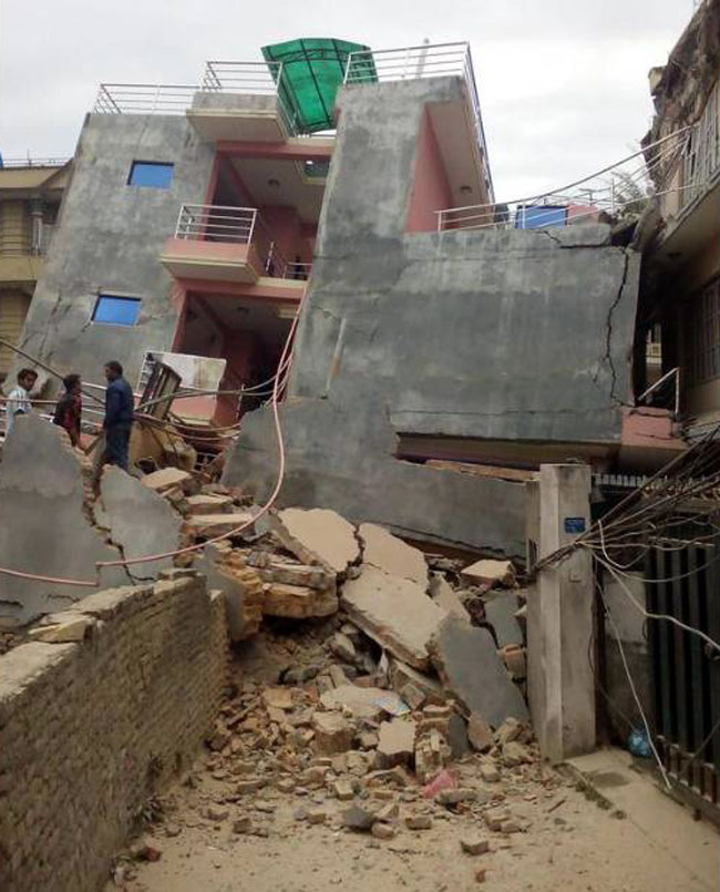 भारत और नेपाल में भूकंप ने मचाई भारी तबाही