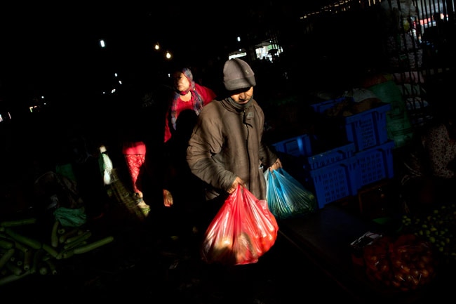 नेपाल में अब भी जिंदगी के लिए जद्दोजहद