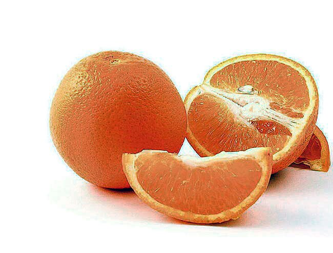 ये पांच फल चमकाएंगे आपके दांत