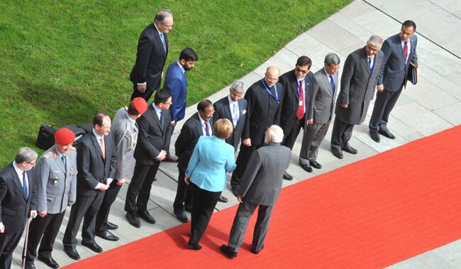 बैंड की धुन पर बर्लिन में PM मोदी का स्वागत