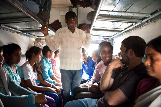 ...जब कांग्रेस के 'राजकुमार' ने की जनरल बोगी की सवारी