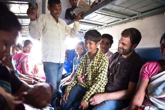 ...जब कांग्रेस के 'राजकुमार' ने की जनरल बोगी की सवारी