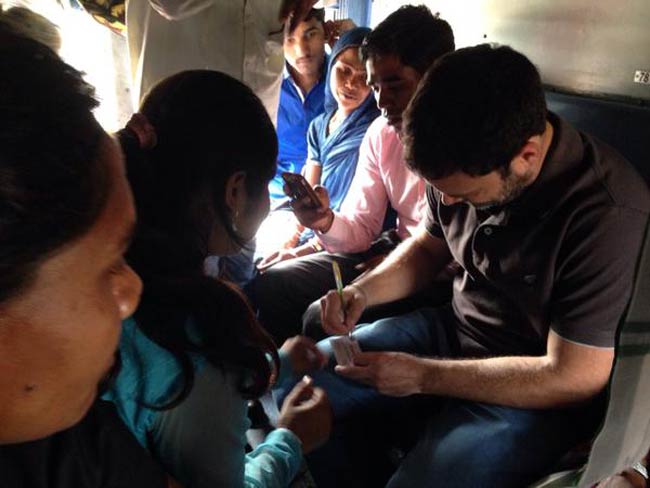 ...जब कांग्रेस के 'राजकुमार' ने की जनरल बोगी की सवारी