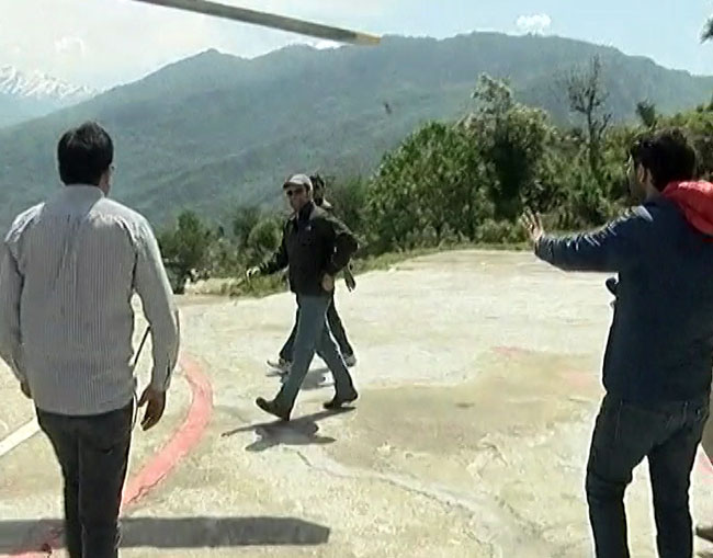 बाबा केदारनाथ के दरबार में कुछ यूं दिखे राहुल गांधी