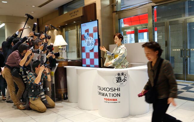 आपको जरूर भाएगी ये रोबोट रिसेप्शनिस्ट