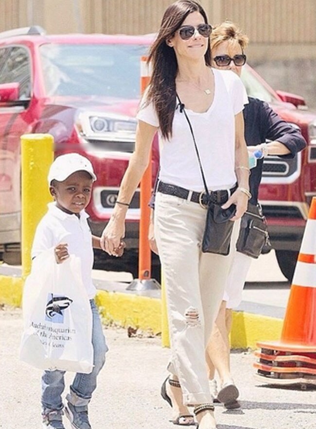 दुनिया की सबसे खूबसूरत महिला सैंड्रा बुलॉक Happy b'day