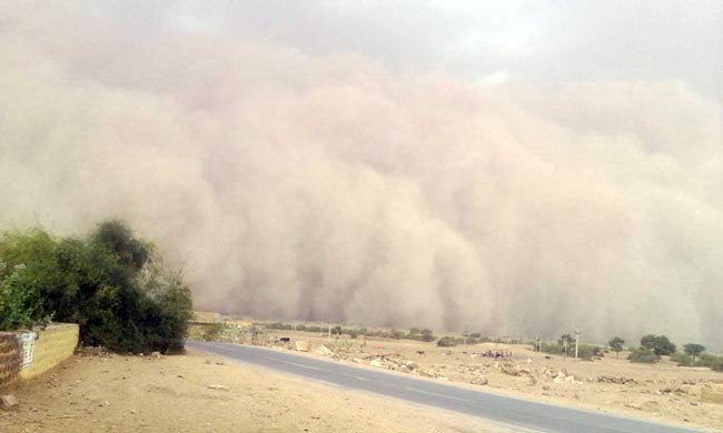 जैसलमेर में आफत बनकर आया रेत का तूफान