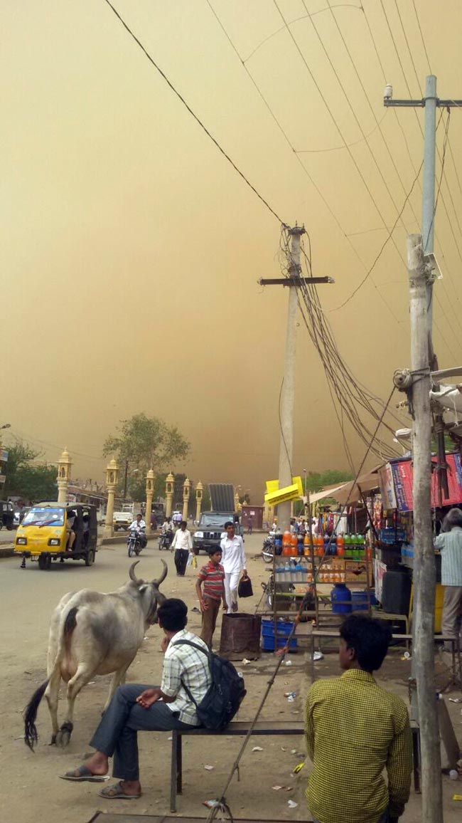 जैसलमेर में आफत बनकर आया रेत का तूफान