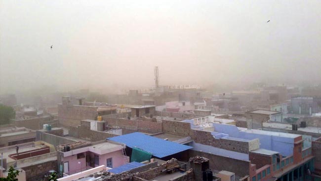 जैसलमेर में आफत बनकर आया रेत का तूफान