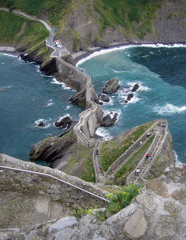 दुनिया की 10 अनोखी और शानदार सीढ़ियां...