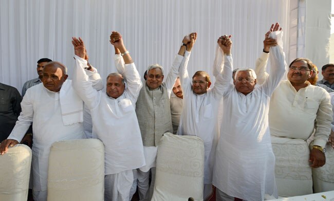 6 दल मिलकर हुए एक, मुलायम को थमाई कमान