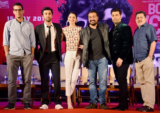 जब रणबीर कपूर ने अनुष्का को गोद में उठा लिया, देखें तस्वीरें