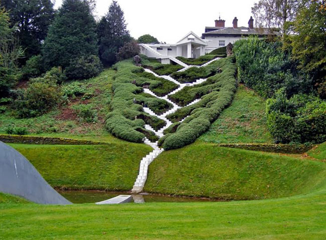 दुनिया की 10 अनोखी और शानदार सीढ़ियां...