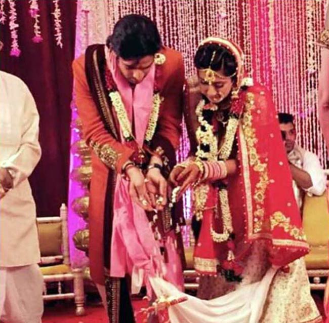 टीवी एक्टर करण पटेल अंकिता भारगव से शादी के बंधन में बंधे, देखें तस्वीरें