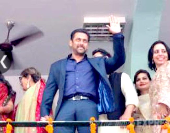 अर्पिता के रिसेप्शन में  हिमाचल पहुंचे सलमान, देखें तस्वीरें