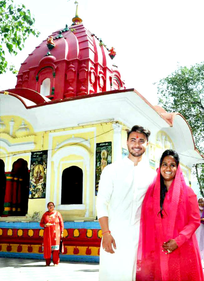 अर्पिता के रिसेप्शन में  हिमाचल पहुंचे सलमान, देखें तस्वीरें