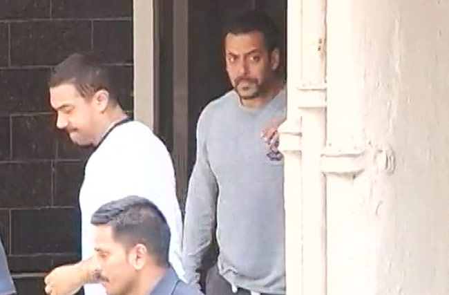 सलमान खान से मिलने आया पूरा बॉलीवुड