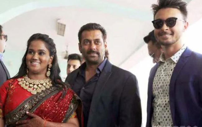 अर्पिता के रिसेप्शन में  हिमाचल पहुंचे सलमान, देखें तस्वीरें