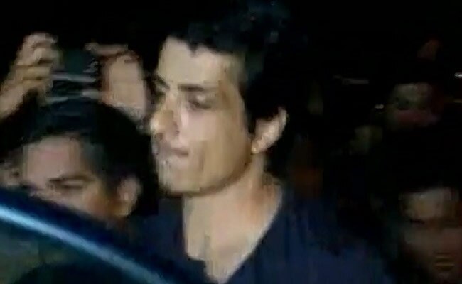 सलमान खान से मिलने आया पूरा बॉलीवुड