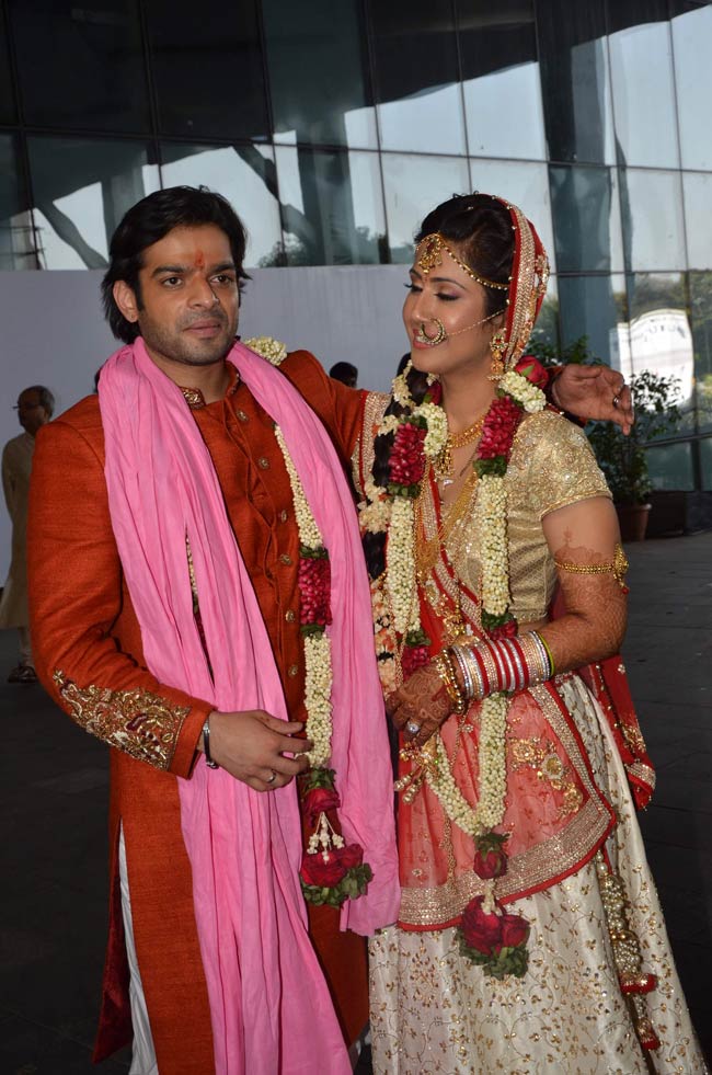 टीवी एक्टर करण पटेल अंकिता भारगव से शादी के बंधन में बंधे, देखें तस्वीरें